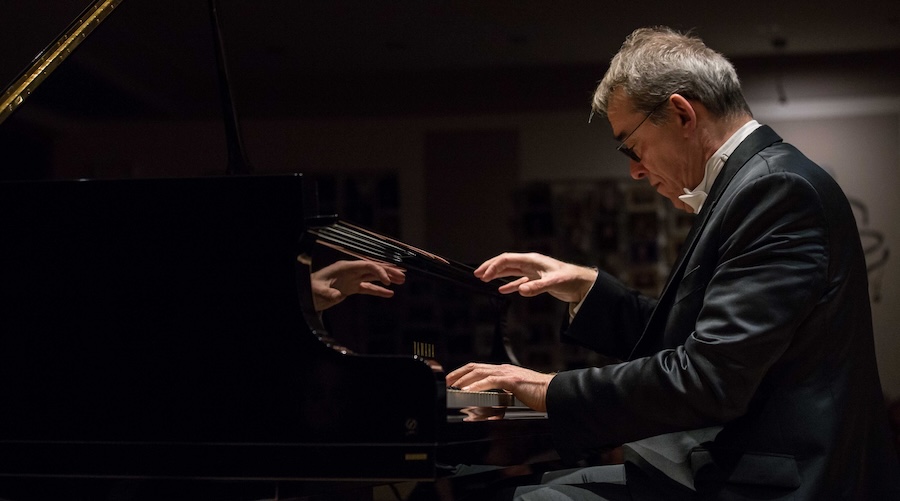 Andrea_Turini_1_-_InPianoArt.com_copia.jpg