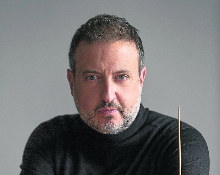 Carlos Mena: "Mi actividad como director de orquesta y pedagogo me hace sentir más completo como cantante"