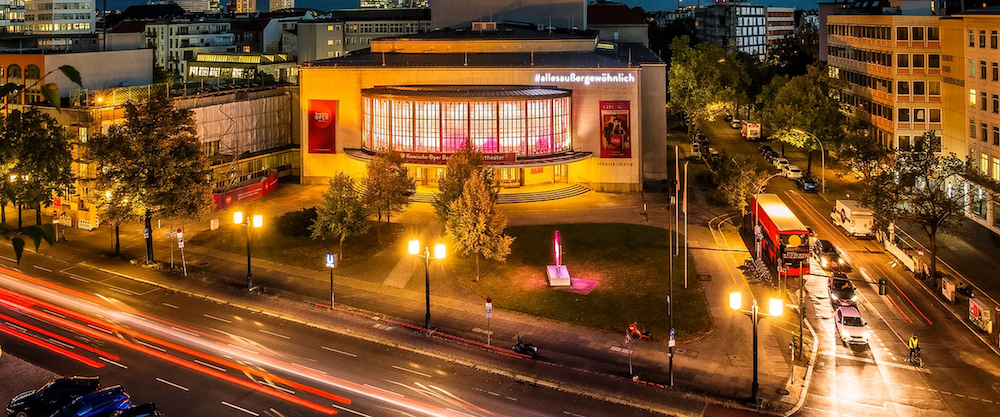 Komische_Oper_at_Schillertheater1_c_Jan_Windszus_Photography_web.jpg