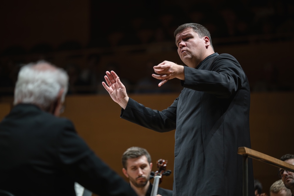 Andris Poga debuta en España al frente de la OBC, con la Cuarta de Shostakóvich