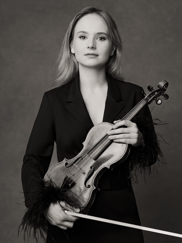 Valerie_Steenken_blanco_negro_vertical.jpeg