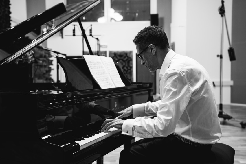 Aurelio Viribay piano Blanco y Negro 1 c Tommaso Tuzj Odradek Records 1