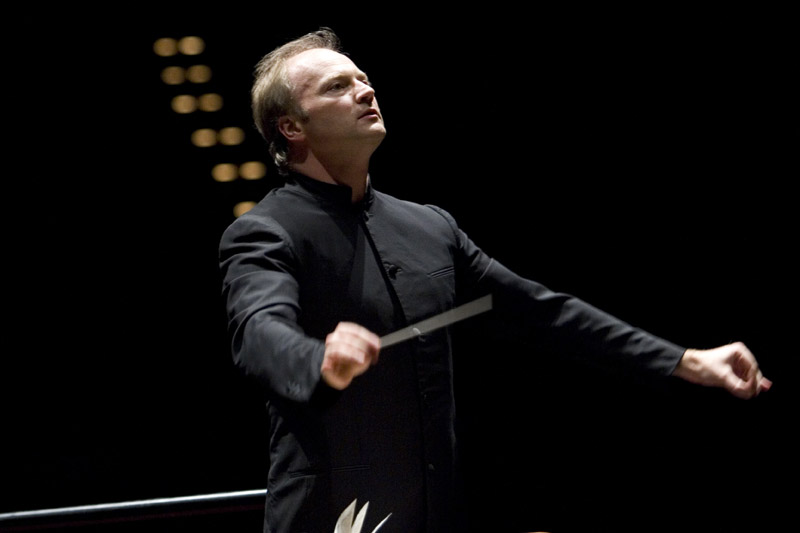 Noseda conducting