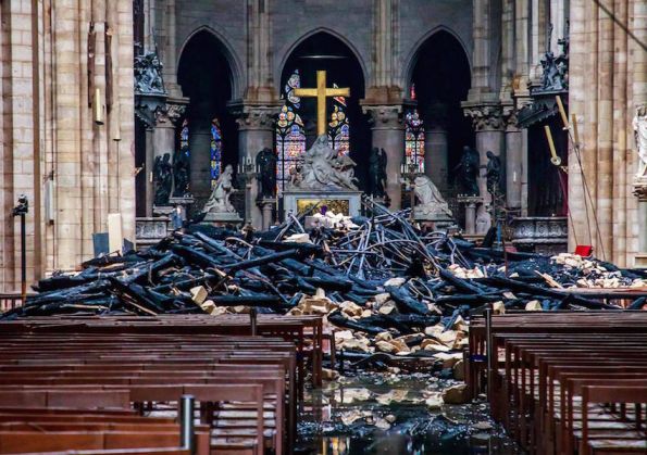 Notre Dame incendio Christophe Petit Tesson AFP