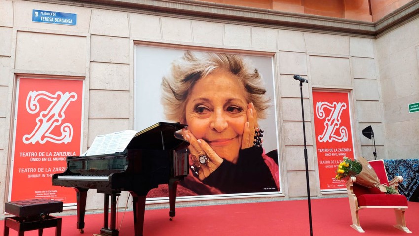 Inaugurada la "Plazuela de Teresa Berganza" frente al Teatro de la Zarzuela