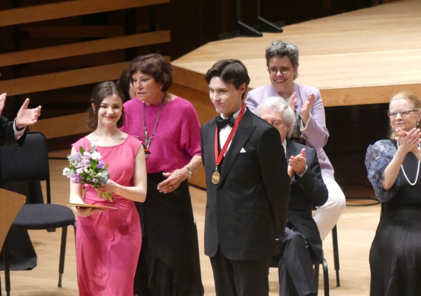 El canadiense Jaeden Izik-Dzurko gana el Concurso de piano de Montréal