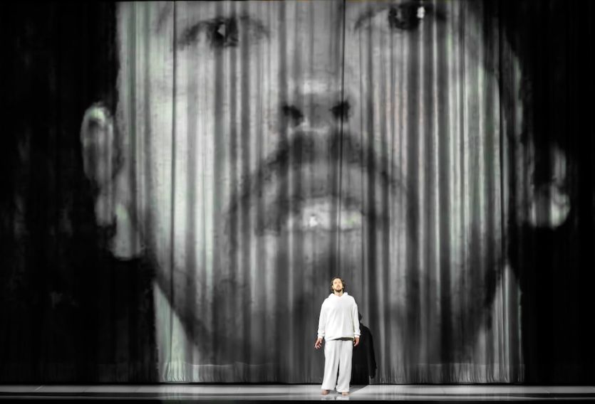 Simon Rattle y Andrè Schuen encabezan una nueva producción de 'Don Giovanni' en Aix-en-Provence, con escena de Robert Icke