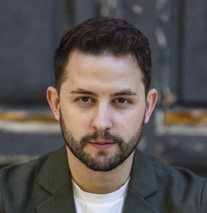 Alberto Frías: “Vivo para la escena, me siento artista en el sentido más amplio del término”