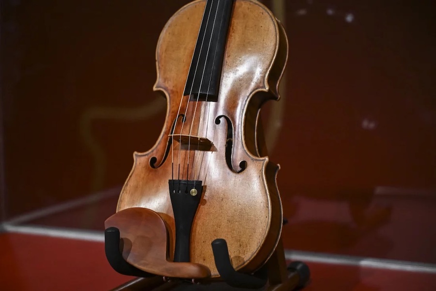 stradivarius_sothebys_Angela_Weiss_AFP.jpg