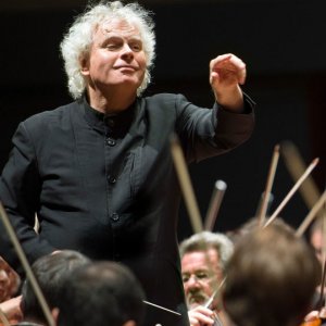 Simon Rattle será el nuevo titular de la Sinfónica de la Radio de Baviera, sucediendo al fallecido Mariss Jansons