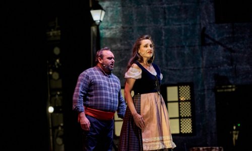Ruth Terán y Sergio Escobar cantan "La tabernera del puerto" en los Veranos de la villa de Madrid