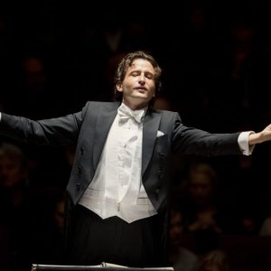 Gustavo Gimeno dirige un homenaje a Ravel, al frente de la Orchestre de Paris