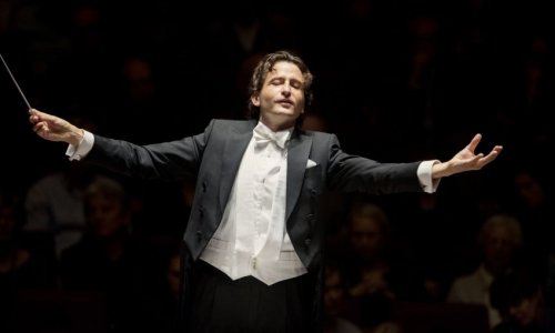 Gustavo Gimeno dirige un homenaje a Ravel, al frente de la Orchestre de Paris