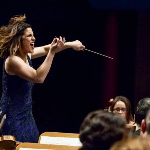 Paula Sumillera dirige Falla, Granados y Turina con la Sinfónica del Cantábrico