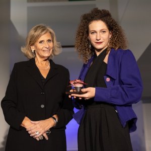 La compositora Helena Cánovas, galardonada en la segunda edición del Premio Carmen Mateu  