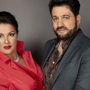 Anna Netrebko suspende su agenda momentáneamente, ante la presión recibida por la guerra en Ucrania