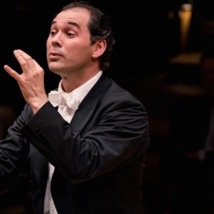 Tugan Sokhiev dimite como titular del Bolshoi y de Toulouse "ante la imposibilidad de elegir" entre unos músicos y otros