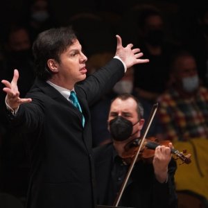 Teodor Currentzis y Antoine Tamestit con la SWR Stuttgart en La Filarmónica