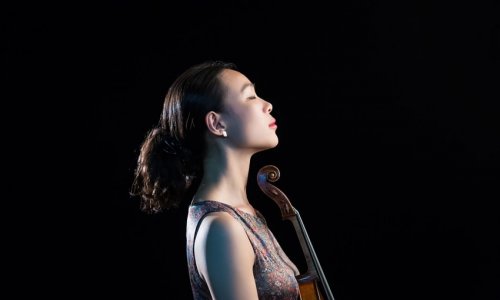 Ivor Bolton y Wenting Kang, con el "Concierto para viola" de Bartók junto a la Sinfónica de Madrid