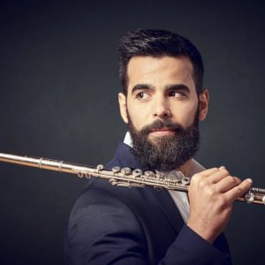 Francisco López protagoniza el "Concierto para flauta" de Ibert con la OBC