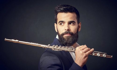 Francisco López protagoniza el "Concierto para flauta" de Ibert con la OBC
