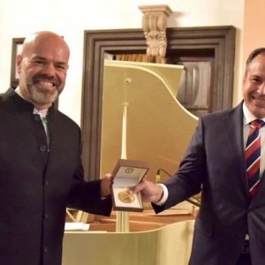 El pianista Jorge Robaina recibe en México la Medalla Emiliana de Zubeldía