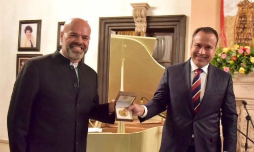 El pianista Jorge Robaina recibe en México la Medalla Emiliana de Zubeldía