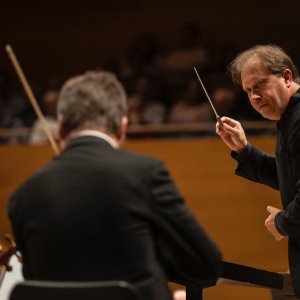 Ludovic Morlot comienza su etapa al frente de la OBC con obras de Abrahamsen y Mahler