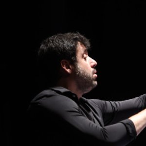 Jordi Francés dirige obras de Catalán, Marco, Ligeti y Xenakis con la Sinfónica de Navarra