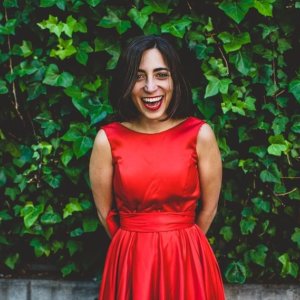 La soprano Mercedes Gancedo presenta "Tierra mojada", su nuevo poemario