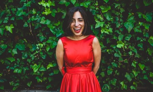 La soprano Mercedes Gancedo presenta "Tierra mojada", su nuevo poemario