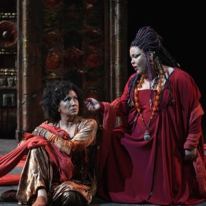 Jamie Barton modifica su indumentaria en la "Aida" del Teatro Real al incurrir en la práctica del "blackface"