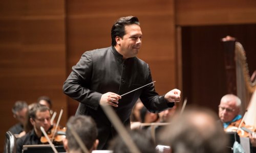Robert Treviño dirige la "Octava sinfonía" de Bruckner con la Euskadiko Orkestra