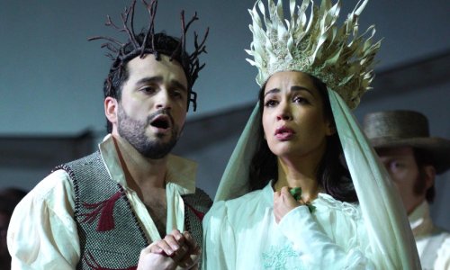 Nadine Sierra y Xabier Anduaga protagonizan "La sonnambula" en el Teatro Real, bajo la dirección de Bárbara Lluch