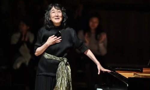 Mitsuko Uchida toca Mozart en Alicante, Barcelona y San Sebastián con la Mahler Chamber Orchestra