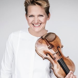 La violinista Vineta Sareika-Völkner, primera mujer en ganar la plaza de concertino en la Filarmónica de Berlín