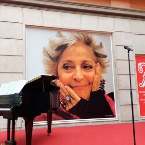 Inaugurada la "Plazuela de Teresa Berganza" frente al Teatro de la Zarzuela