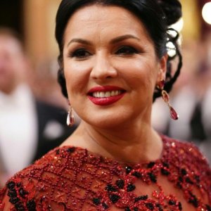 El Met de Nueva York ha de pagar 186.000€ a Anna Netrebko por su despido y se impone una multa a la soprano por sus declaraciones