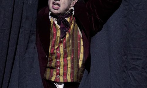 Martin Winkler protagoniza 'La nariz' de Shostakovich en el Teatro Real, en una producción de Barrie Kosky