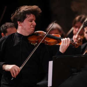 Joshua Bell, violinista y director, debuta con la Franz Schubert Filharmonia