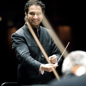 Andrés Orozco-Estrada sucede a François Xavier-Roth al frente de la Orquesta y la Ópera de Colonia