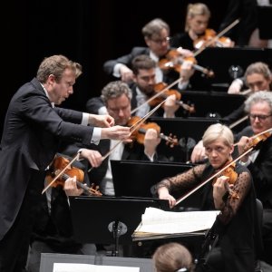 Daniel Harding al frente de la Filarmónica de Berlín en Baden-Baden, con obras de Schoenberg y Mahler