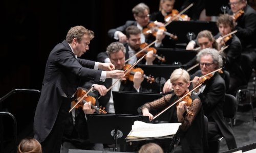 Daniel Harding al frente de la Filarmónica de Berlín en Baden-Baden, con obras de Schoenberg y Mahler