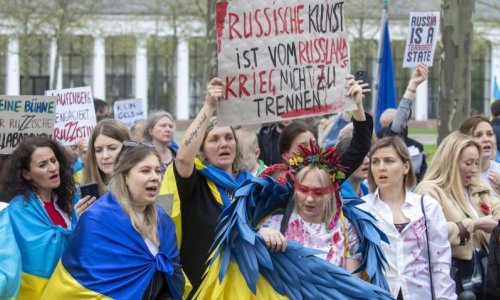 Cientos de personas protestan en el Festival de Wiesbaden por la participación de Anna Netrebko