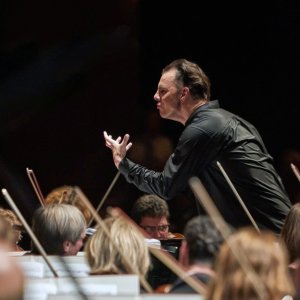 Teodor Currentzis visita España con su orquesta MusicAeterna, con conciertos en Zaragoza, Barcelona y Madrid