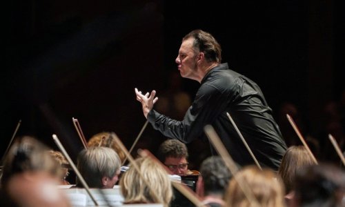 Teodor Currentzis visita España con su orquesta MusicAeterna, con conciertos en Zaragoza, Barcelona y Madrid