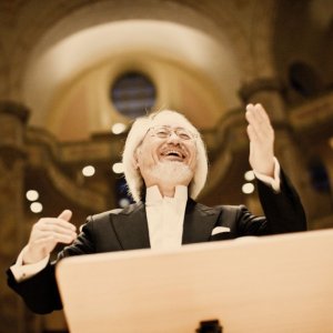 Masaaki Suzuki cierra la temporada de la Sinfónica de Bilbao con Haydn, Mozart y Takemitsu