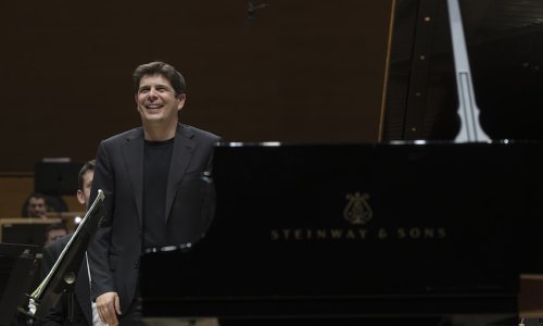 Javier Perianes interpreta el 'Concierto para piano de Ravel' con la OBC y la batuta de Elim Chan