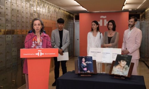 La caja de las letras del Instituto Cervantes recibe el legado de Teresa Berganza