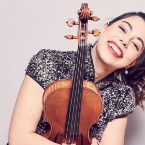 Sara Ferrández toca Bach a la viola en el Festival Bal y Gay
